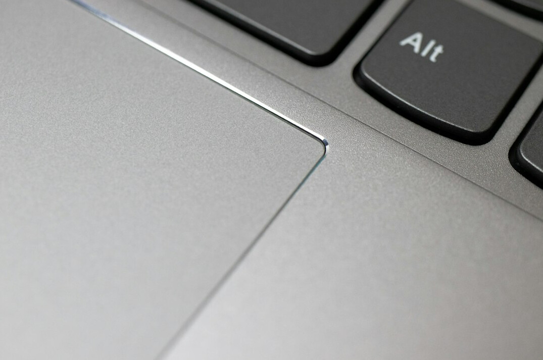 Laptop prikazuje nadzornu ploču s podacima o osiguranju